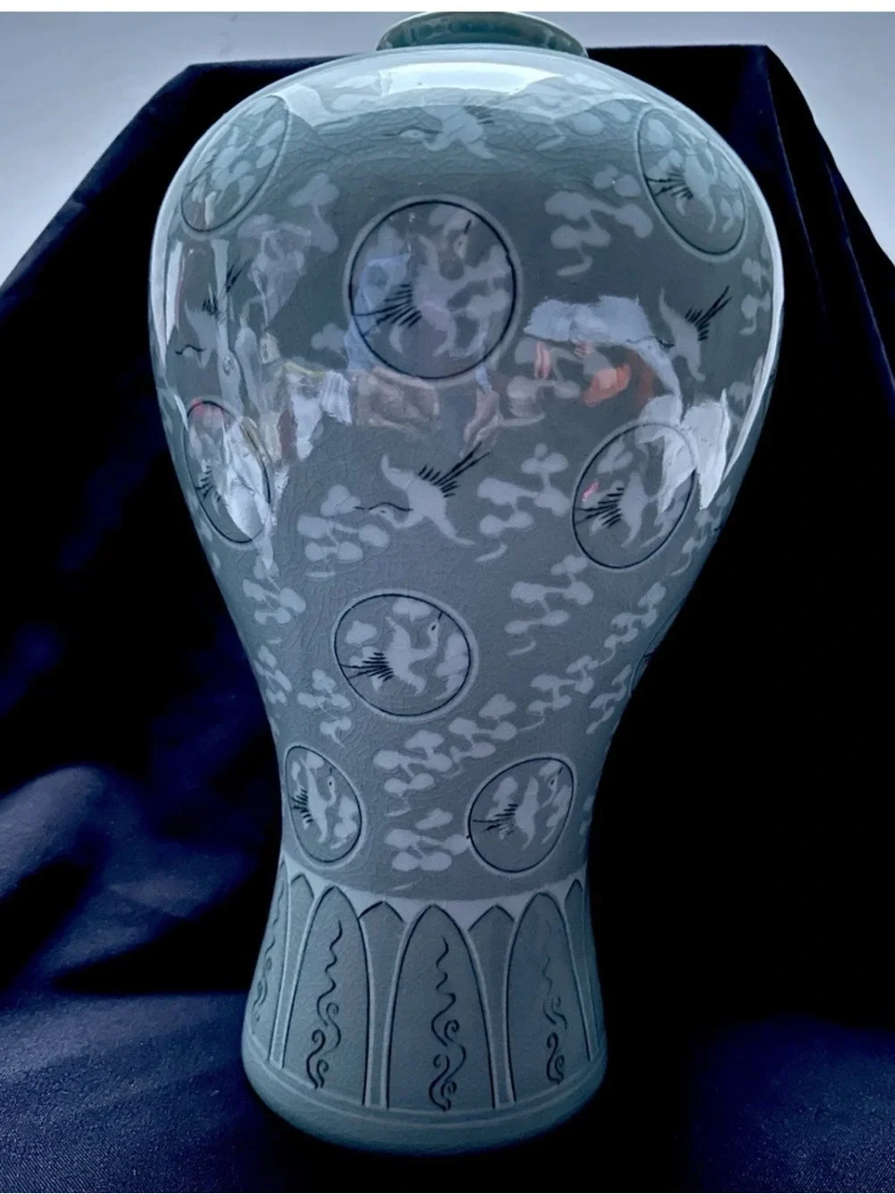 LARGE ANTIQUE KOREAN CELADON PORCELAIN VASE A THOUSAND CRANES 12.5